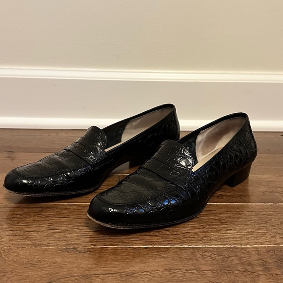 Salvatore Ferragamo | Black Crocodile Pattern Loafers - Picture 2 of 13